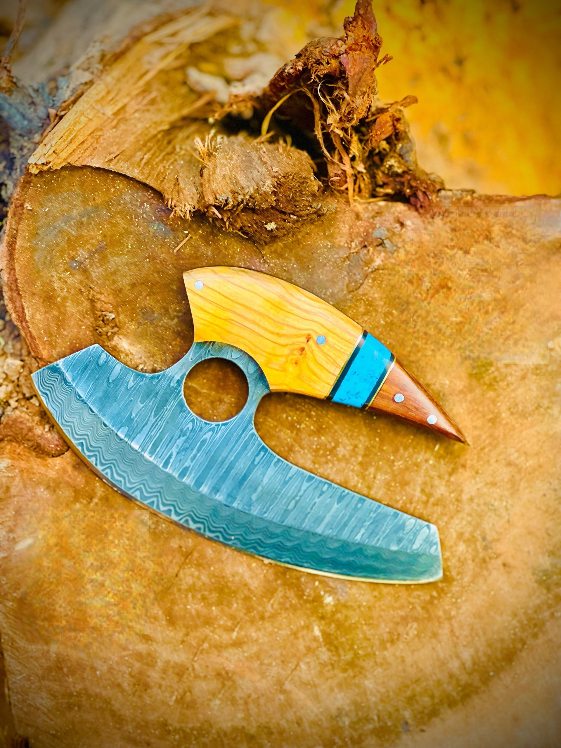 Hand Forged Damascus Steel Pizza Cutter with Leather Sheath