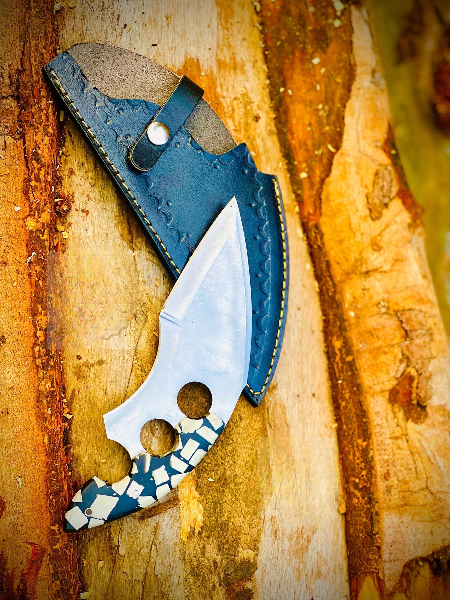 Handmade Stainless Steel Full Tang Skinning Knife with Leather Sheath – Resin Handle