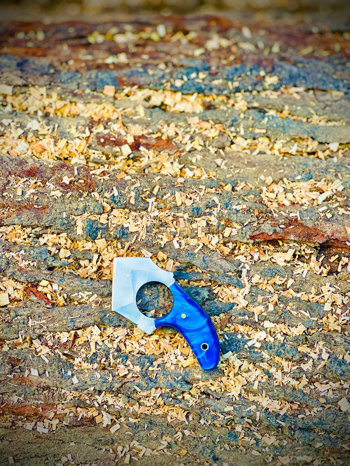 Handmade Stainless Steel Full Tang Blue Drop point Skinning Knife With Leather Sheath – Resin Handle