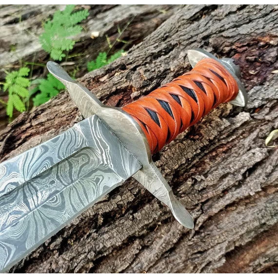 CUSTOM HANDMADE DAMASCUS STEEL BATTLE SWORD & LEATHER SHEATH - propswords